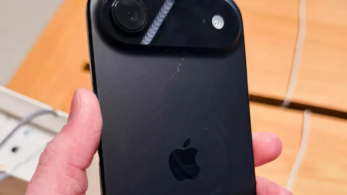 iPhone 17 çizilme sorunu