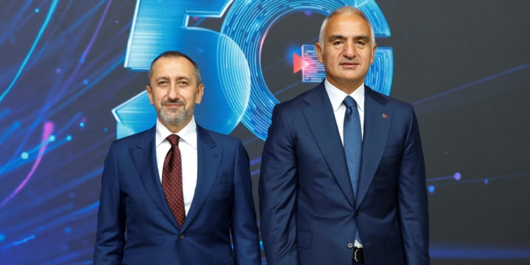 Türk Telekom’dan sanatın kalbi AKM’de 5G deneyimi türk telekom 5g ümit önal