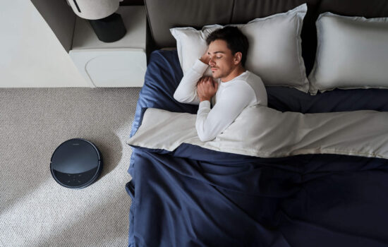 Roborock Saros 10R ultra ince yapısı ve akıllı özellikleriyle temizliği kolaylaştırıyor