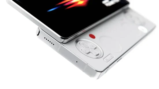 Konsollu telefon AYANEO Pocket PLAY tanıtıldı! Özellikleri neler?