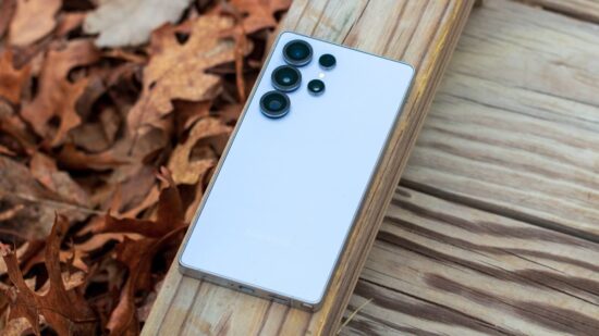 Samsung, sitesine 60W şarj adaptörü ekledi! S26 Ultra için geliyor!