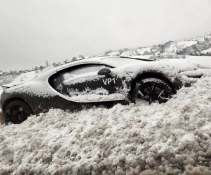 Milyon dolarlık Bugatti Tourbillon kış testlerinde kara saplandı! Bugatti Tourbillon kış testlerinde kara saplandı!