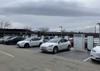 Yeni Tesla Supercharger istasyonu İzmit'e açıldı! Elektrikli araç sahipleri için büyük kolaylık. #1
