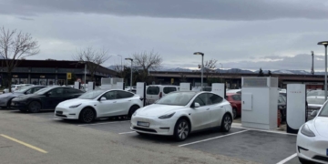Yeni Tesla Supercharger istasyonu İzmit'e açıldı! Elektrikli araç sahipleri için büyük kolaylık. #1