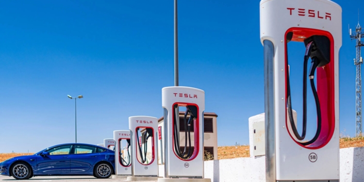 Elektrikli araç sahipleri dikkat! Şarj noktalarında yeni dönem! Yeni Tesla Supercharger istasyonu İzmit'e açıldı! Elektrikli araç sahipleri için büyük kolaylık. #2