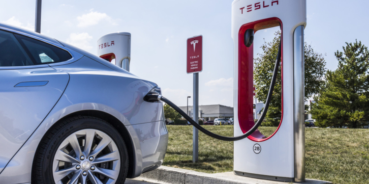 Tesla Eskişehir Supercharger istasyonu hizmete açıldı! Türkiye'deki şarj ağı nasıl genişliyor? #1