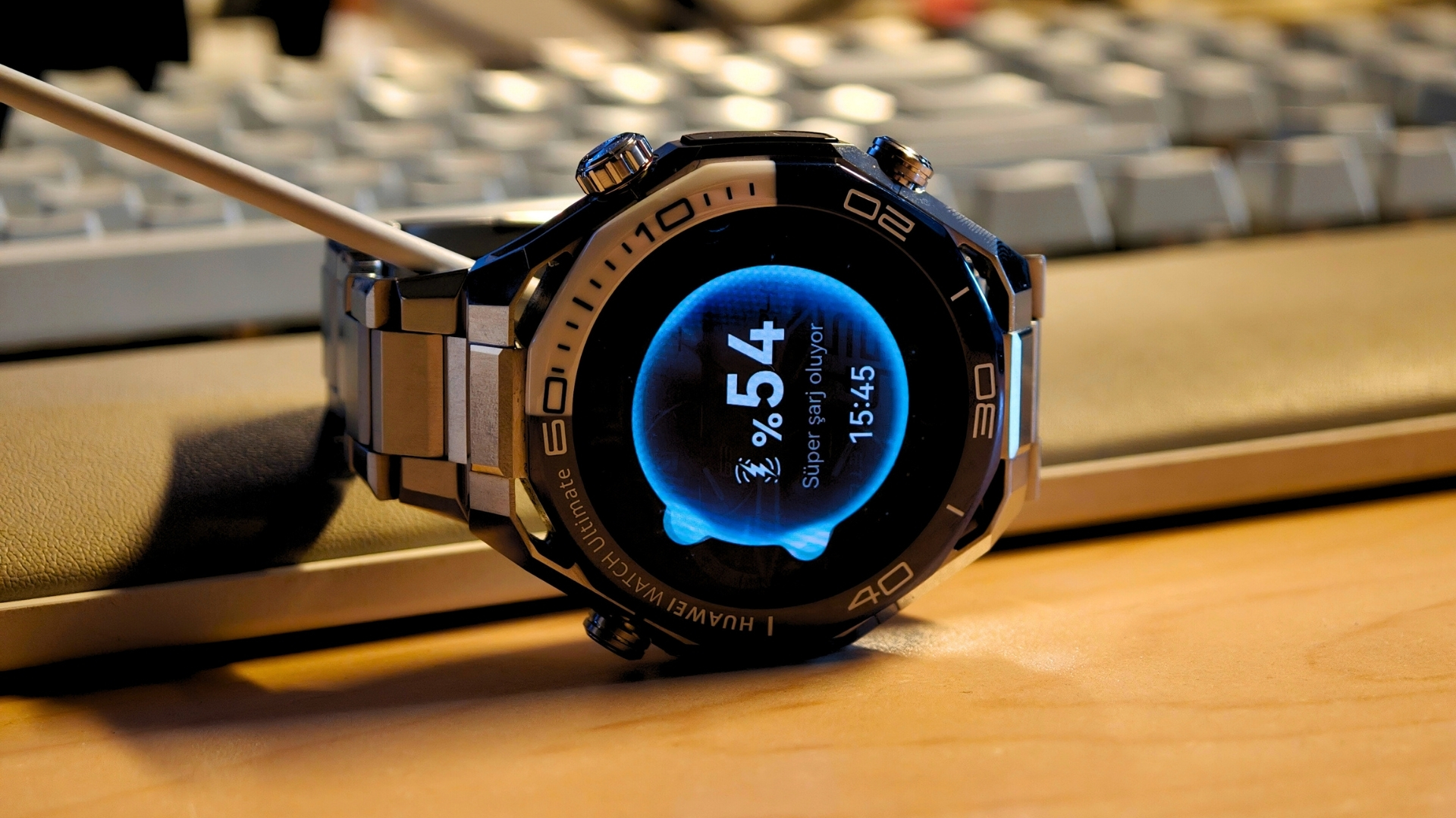 HUAWEI Watch Ultimate 2: Lüks, Zerafet ve Keşif Deneyimini Bir Arada Sunan Saat