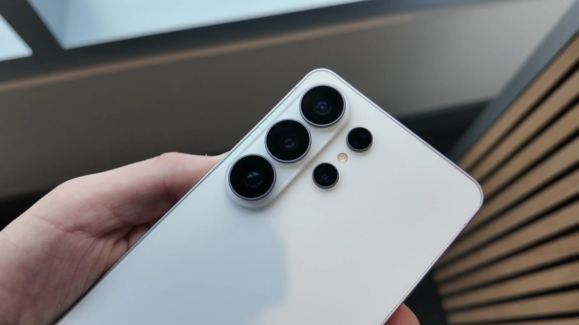 S26 Ultra DxOMark kamera testinde üzdü! iPhone 17 Pro tokatladı geçti!