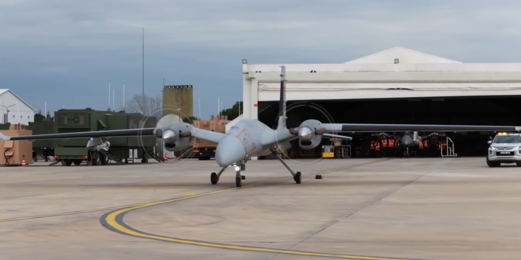 Bayraktar AKINCI havada yeteneklerini sergiledi! İşte o anlar! Bayraktar AKINCI havada yeteneklerini sergiledi! İşte o anlar! #2