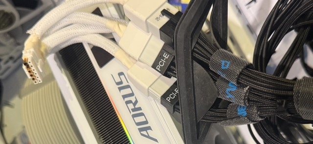 RTX 5090 güç konektörü yakıyor! Sebebi ne? #1