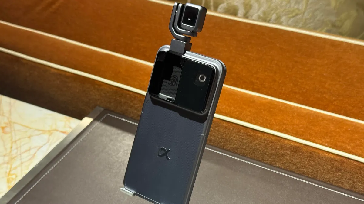 Honor robot telefonunu tanıttı! Mobil dünyada neler değişecek?