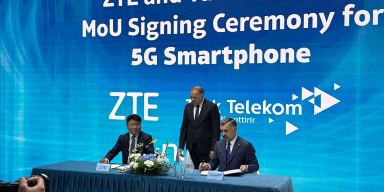 Türk Telekom gökyüzünde de dijital dönüşüme öncülük ediyor Türk Telekom gökyüzünde de dijital dönüşüme öncülük ediyor