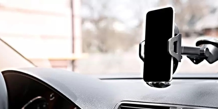 Araçlara telefon tutacağı yasağı yolda! Cezası ne kadar? #1