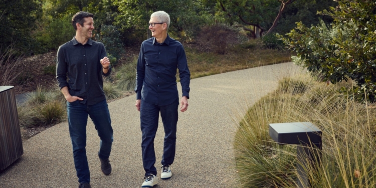 Apple CEO'su resmen değişiyor! İşte yeni Apple CEO'su! #1