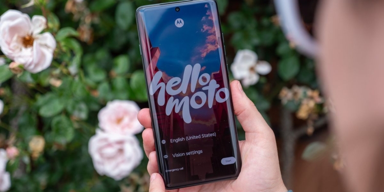 Motorola Moto Edge 70 Pro tasarımı sızdı! Nasıl olacak? #3