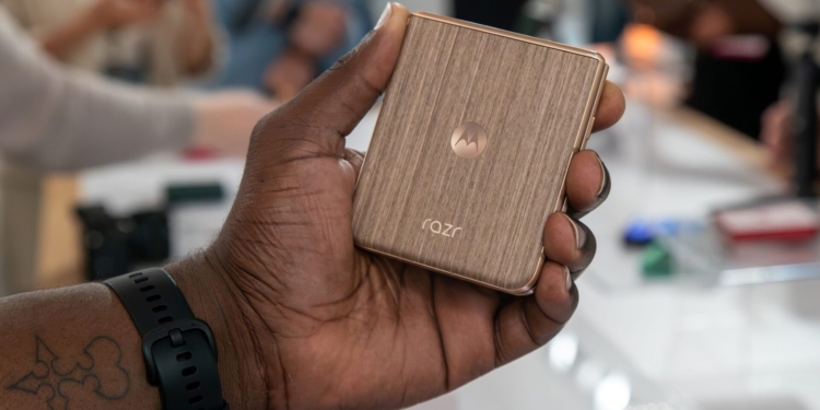 Moto Razr Ultra 2026 ilginç dış kapak seçenekleriyle gelecek! Neler sunuyor? #1