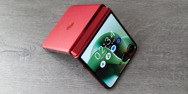 Moto Razr Ultra 2026 özellikleri üzebilir! İşte sebebi! #1