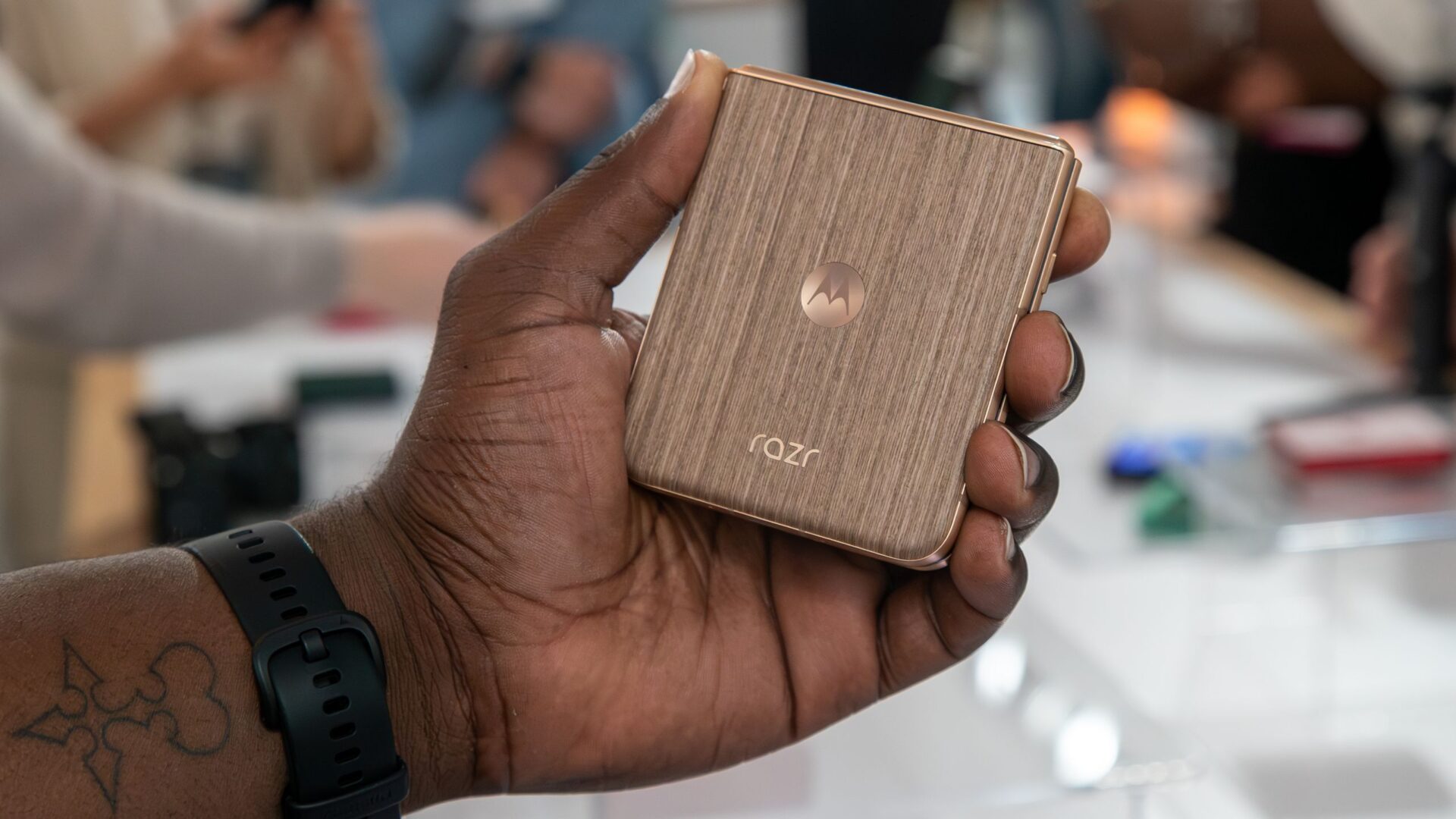 Moto Razr Ultra 2026 ilginç dış kapak seçenekleriyle gelecek! Neler sunuyor?