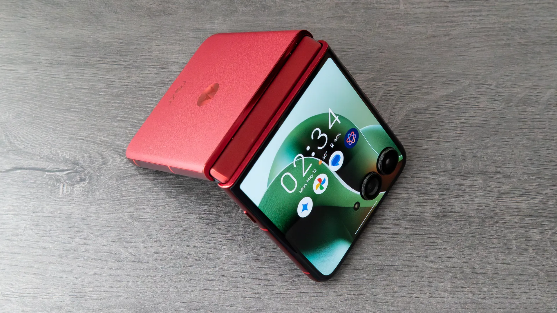 Moto Razr Ultra 2026 özellikleri üzebilir! İşte sebebi!