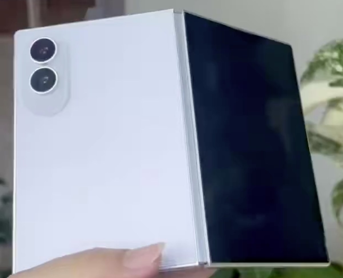 Galaxy Z Fold Wide maketi sızdırıldı! Yeni katlanabilir telefon neler sunacak?