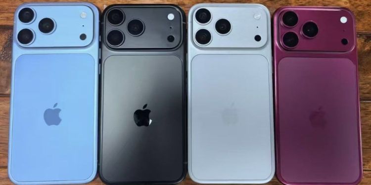 iPhone 18 Pro renk seçenekleri maket modellerle ilk kez görüntülendi! Apple yeni dönemde hangi renkleri öne çıkaracak?