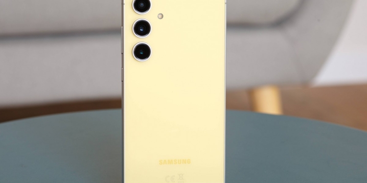 Samsung Galaxy S24 ve katlanabilir modeller için One UI 8.5 güncellemesi! Amerika'da dağıtım başladı mı?