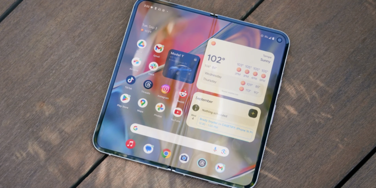 Orijinal Pixel Fold ekranında siyah ekran sorunu! Güncelleme başı dertte mi?