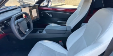 1966 ford mustang tamamen elektrikli ve otonom bir araca dönüştürüldü! Tesla altyapısına sahip klasik model neler sunuyor?
