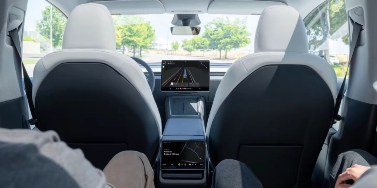 Tesla otonom sürüş verilerini paylaştı! Robotaksi kazalarında neler yaşandı?