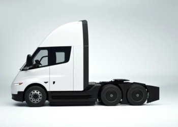 Tesla Semi batarya özellikleri resmiyet kazandı! Elektrikli tır pazarı nasıl şekillenecek?