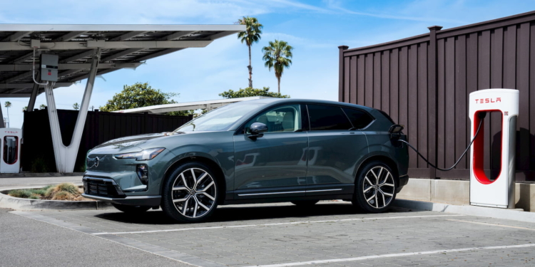 Volvo Tesla Supercharger ağına doğrudan erişim sunuyor! Yeni sistem sürücülere ne gibi kolaylıklar sağlayacak?