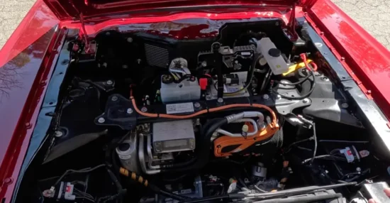 1966 ford mustang tamamen elektrikli ve otonom bir araca dönüştürüldü! Tesla altyapısına sahip klasik model neler sunuyor?
