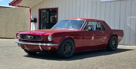 1966 ford mustang tamamen elektrikli ve otonom bir araca dönüştürüldü! Tesla altyapısına sahip klasik model neler sunuyor?
