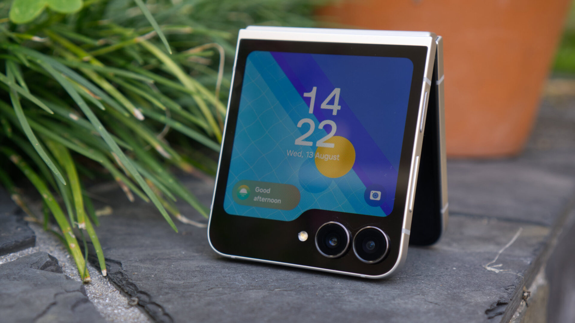 Galaxy Z Flip 7 FE One UI 8.5 aldı! Samsung üvey evladı unutmadı! #1