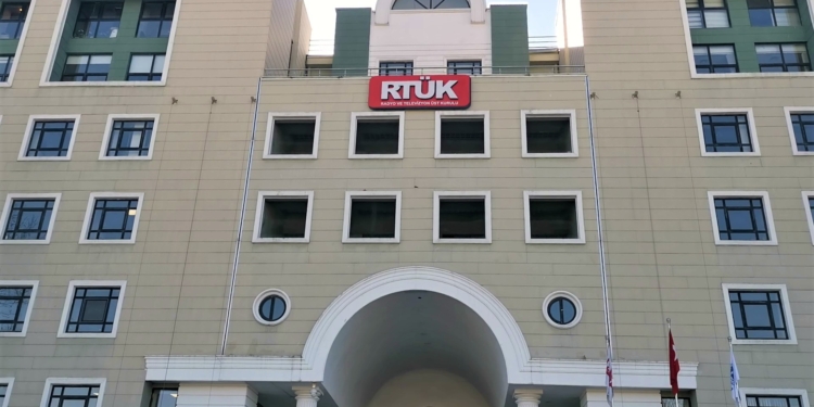 İnternet Yayıncılığında Kurallar Değişiyor: RTÜK’ten YouTube ve Sosyal Medyaya Denetim Sinyali! İnternet Yayıncılığında Kurallar Değişiyor: RTÜK’ten YouTube ve Sosyal Medyaya Denetim Sinyali!