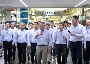 Patrondan İzmit’e Kritik Ziyaret: Hyundai Başkanı Chung Eui-sun IONIQ 3 Üretimini Denetledi