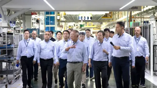 Patrondan İzmit’e Kritik Ziyaret: Hyundai Başkanı Chung Eui-sun IONIQ 3 Üretimini Denetledi