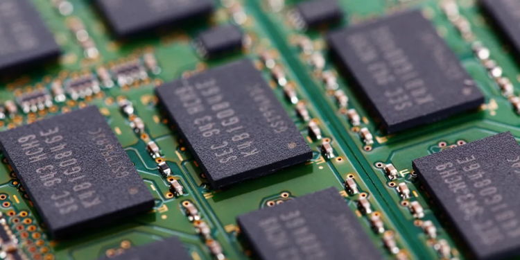 Teknoloji Dünyasında RAM Kıyameti: 2027 DRAM ve HBM Stokları Şimdiden Tükendi!