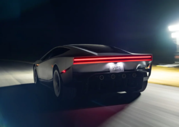 Gerçeklik Algısını Altüst Eden An: Yeni Tesla Roadster Uçtu ve Havada Takla Attı!