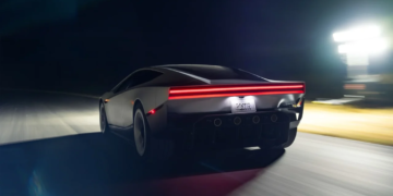 Gerçeklik Algısını Altüst Eden An: Yeni Tesla Roadster Uçtu ve Havada Takla Attı!